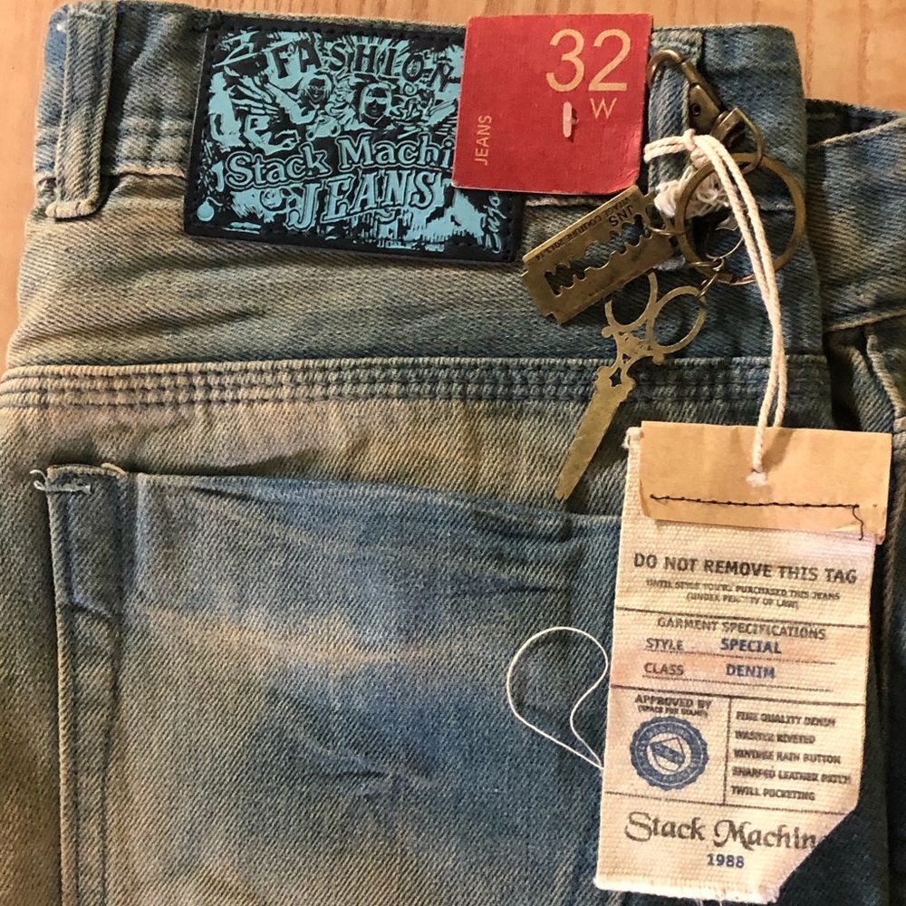 Cute long vintage jeans.
